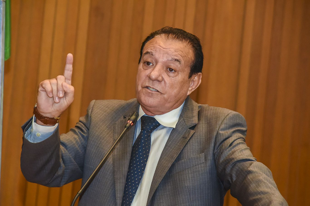 Governador Carlos Brandão nomeia Raimundo Cutrim como secretário e petista adjunto da Seduc
