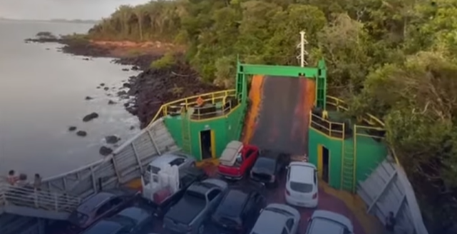 Ferryboat encalha na costa maranhense e deixa 138 passageiros à deriva