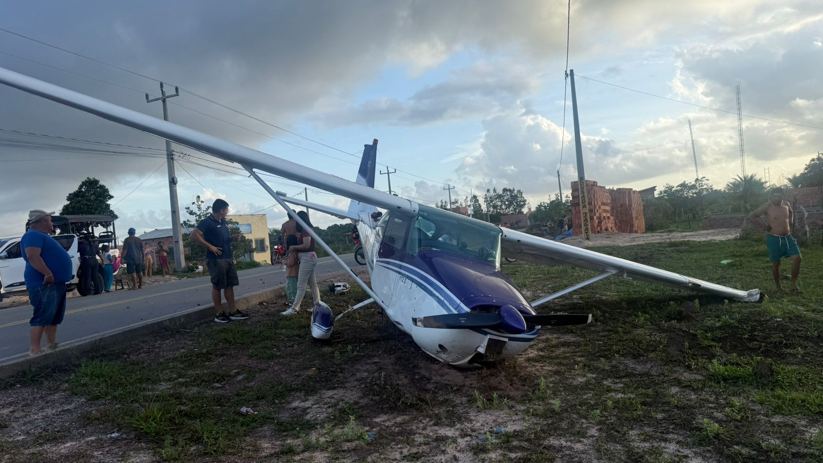 Aeronave sai da pista em Barreirinhas e assusta moradores na Vila Sertãozinho