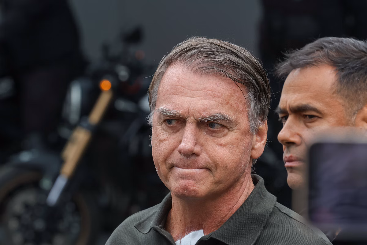 Ex-presidente Bolsonaro passa mal e é levado para o hospital em Brasília