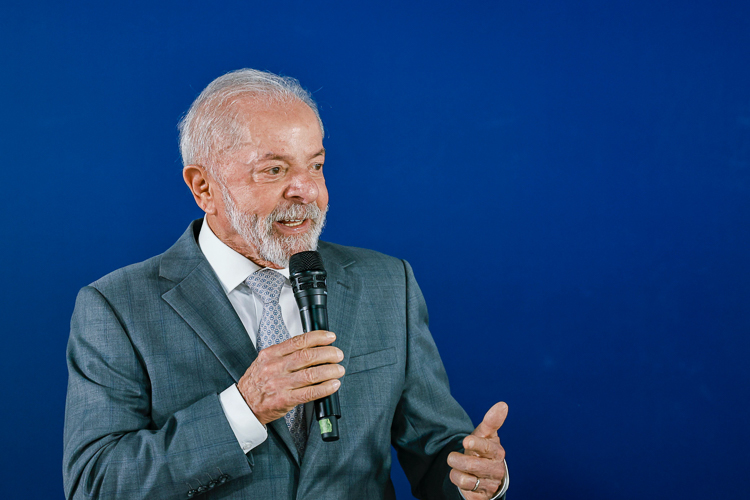 Pesquisa AtlasIntel coloca Lula em vantagem sobre Flávio Bolsonaro e consolida liderança para 2026