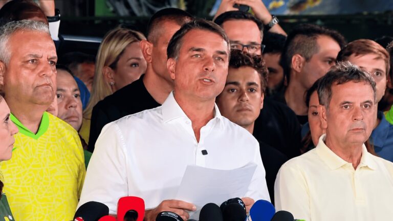 DESESPERO: Flávio Bolsonaro anuncia pedido de anulação da eleição