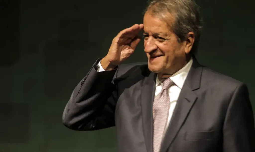 Partido de Flávio Bolsonaro reconhece vitória de Lula nas eleições