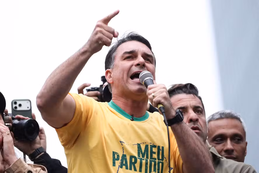 Doações privadas a Flávio chegam a R$ 20 milhões no 2º turno, quase 29 vezes o valor de Lula